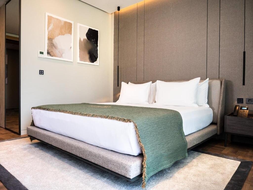 Hotel Room Bedding