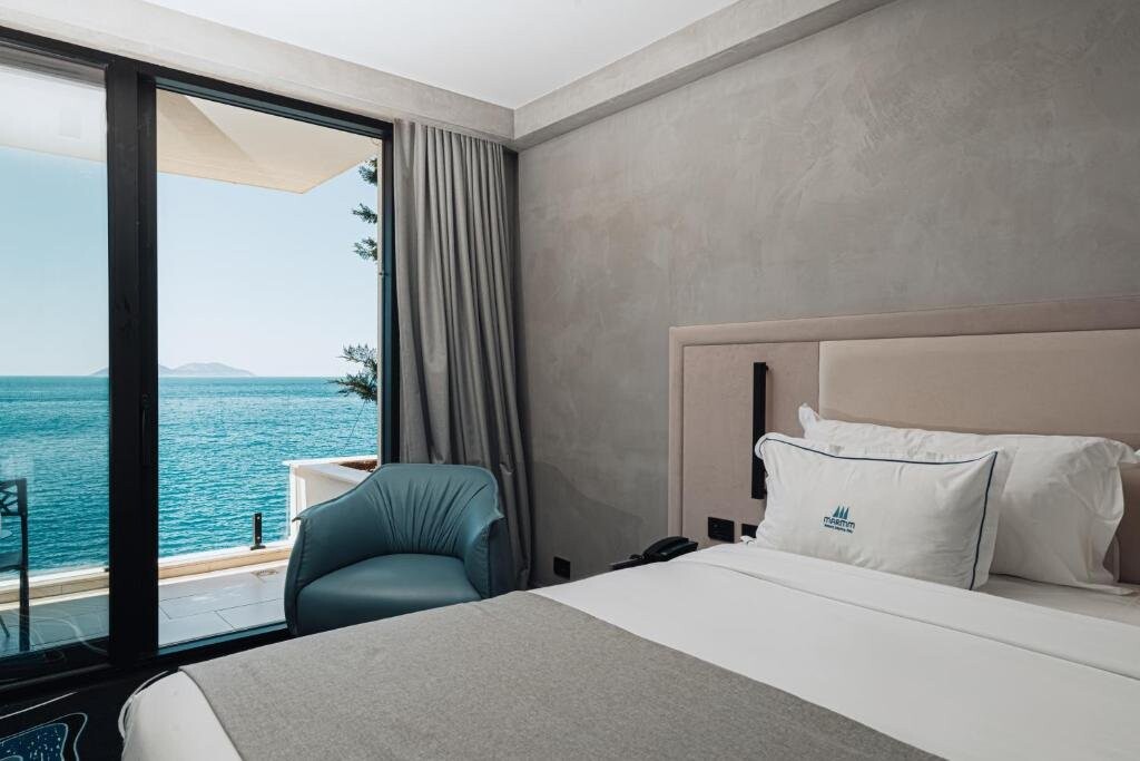 Elegant leather Sorellina bed in five-star hotel suite design