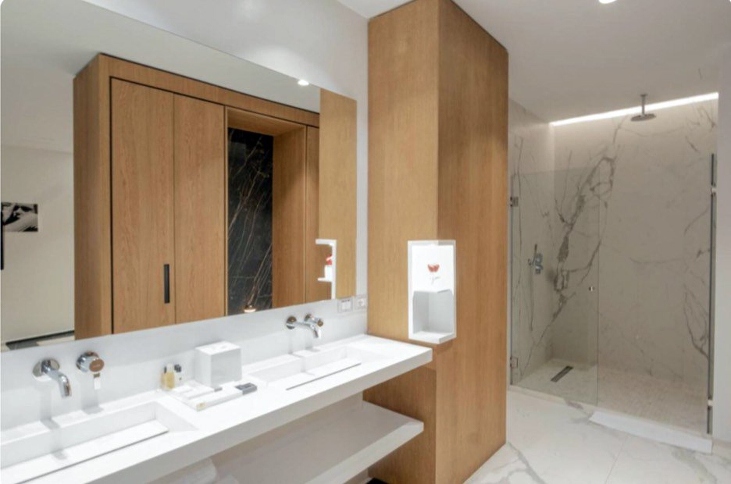 Bespoke wardrobe with modern finish