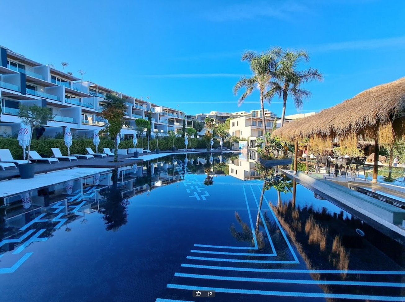 Maritim Collection Marina Bay Hotel - swimming pool and terraces in front of the resort buildings, Vlora