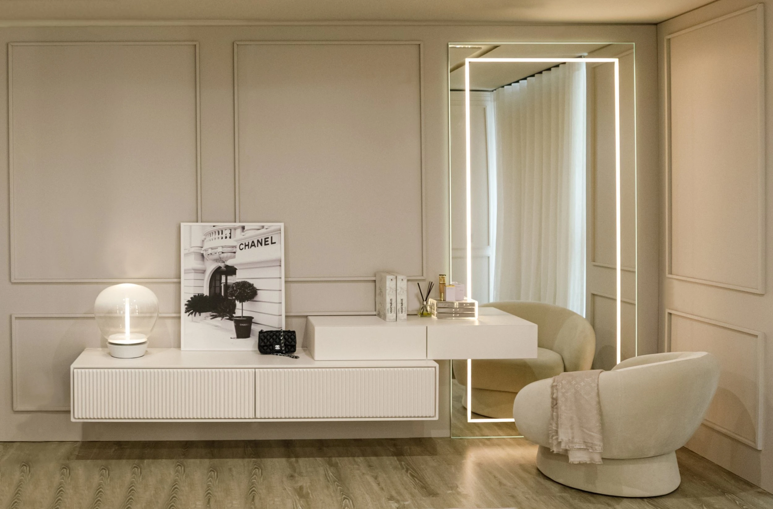 led vanity mirror in a modern setting