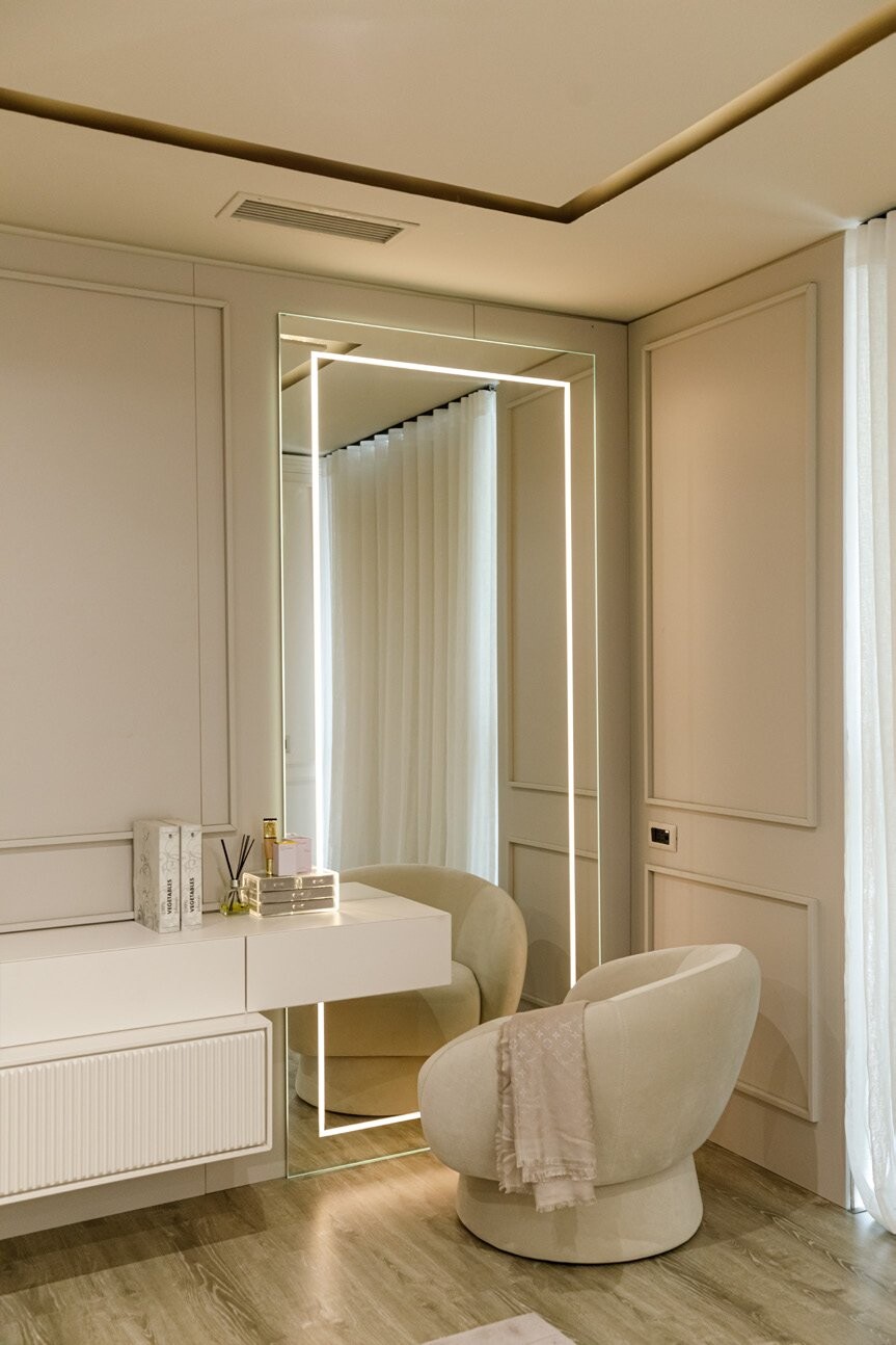 Private Villa South Albania - dressing area with a round mirror and armchair, Vlore